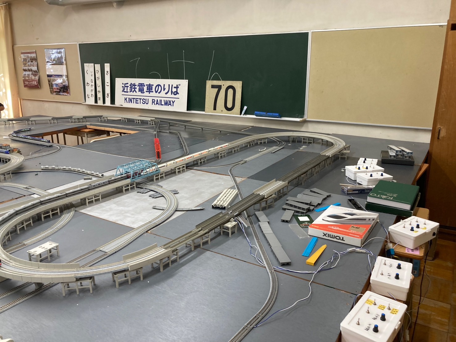 第61回（2025年）の直前期の試運転の様子。ジョイント音（いわゆる「ガタンゴトン」）が心地良く、何時間でも見ていられます。